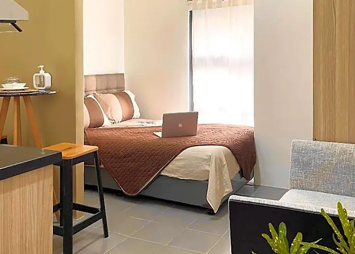 Отель The Cityflats Amorsolo Манила