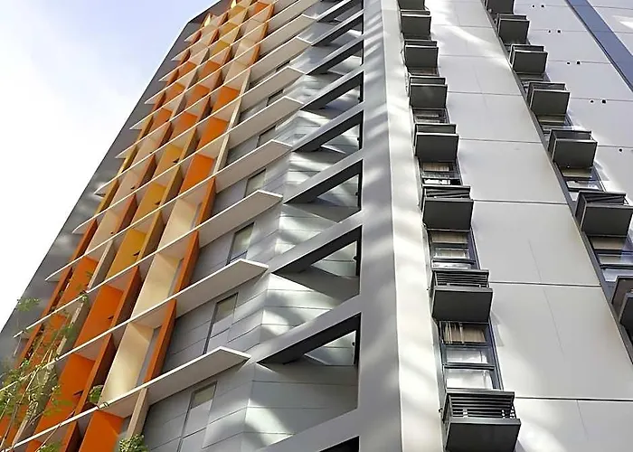 Отель The Cityflats Amorsolo 5*