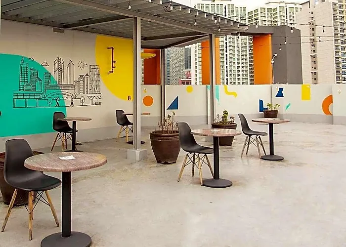 The Cityflats Amorsolo Отель Манила