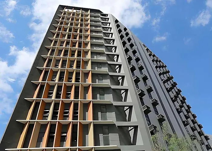 Отель The Cityflats Amorsolo
