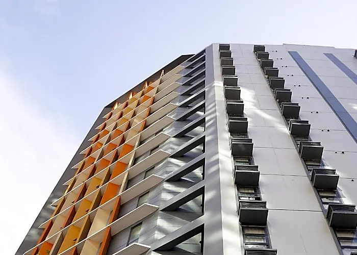 Отель The Cityflats Amorsolo Манила