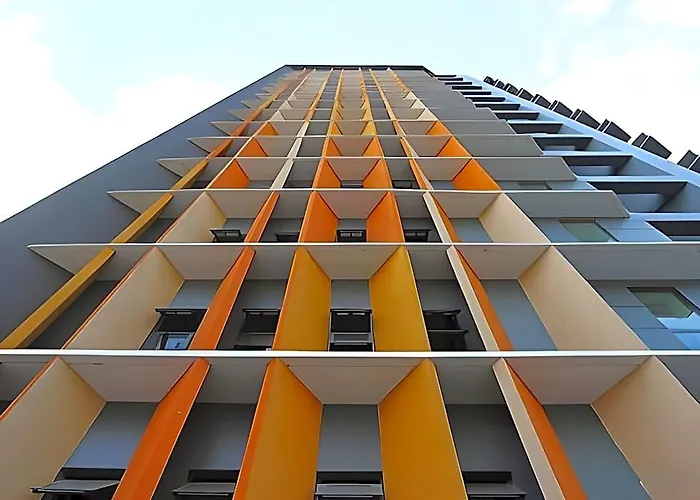 Отель The Cityflats Amorsolo 5*