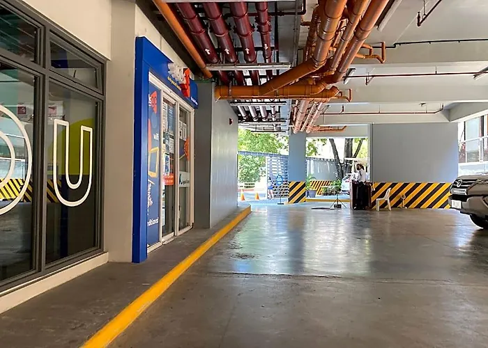 Отель The Cityflats Amorsolo 5*