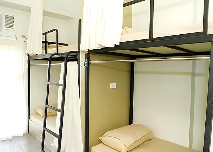 Отель The Cityflats Amorsolo 5*